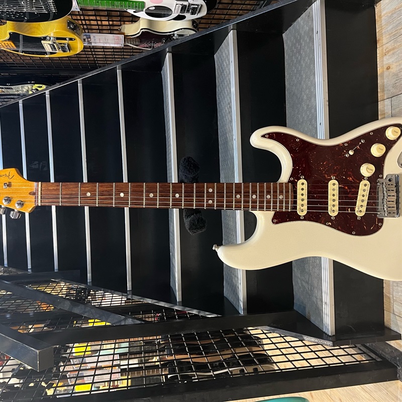 Fender USA American Ultra Stratocaster APL/RWの画像
